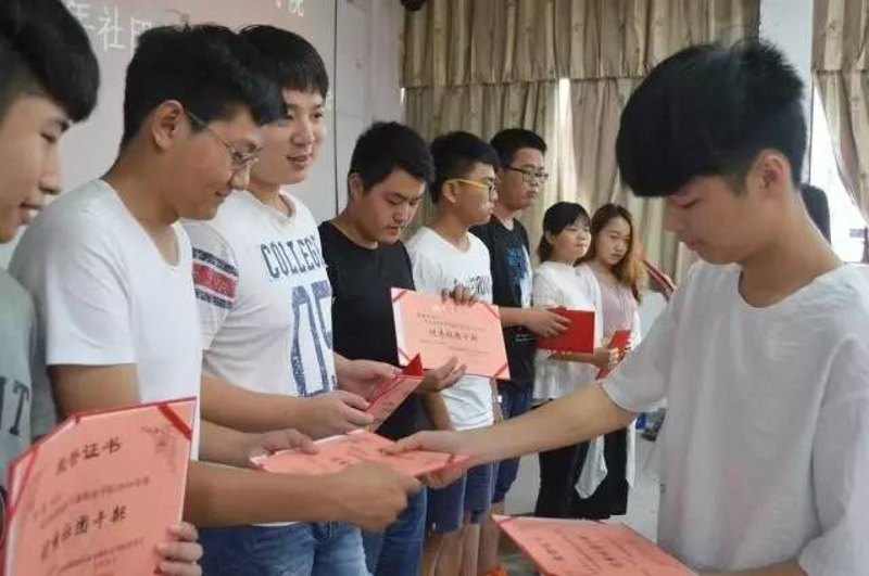 大学生社区:数字时代的新型社交圈